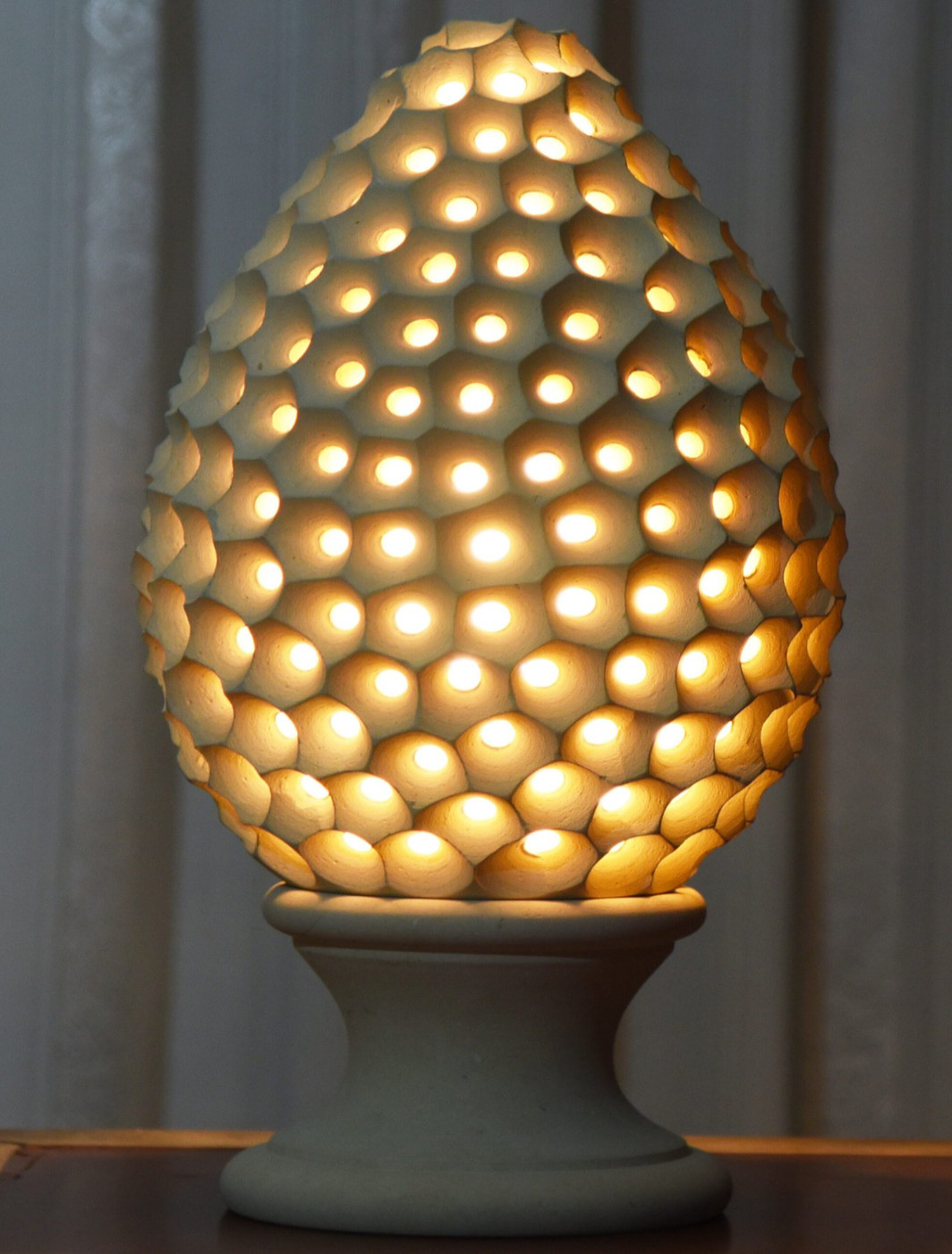 Strobilo, Lampada in Pietra Leccese. Gror Store Concept.